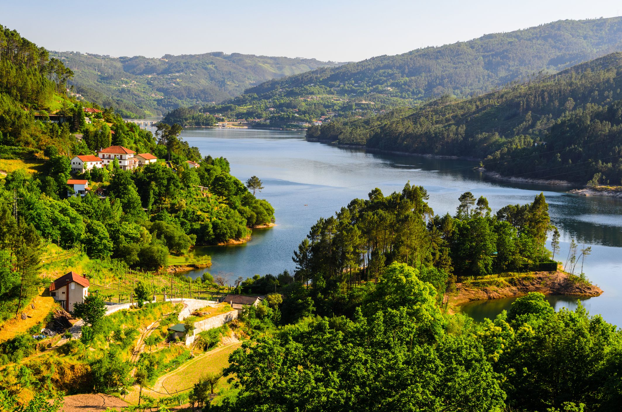 https://mdw-travel-data-us-east-1.s3.amazonaws.com/img/country/Portugal/Peneda-Geres-National-Park/img_00.jpg
