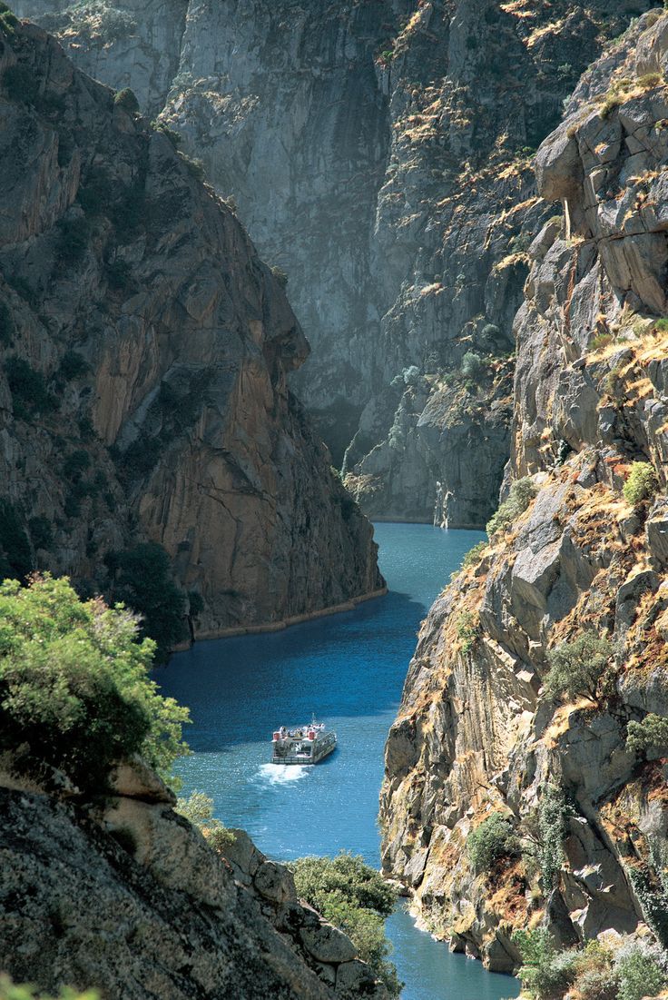 https://mdw-travel-data-us-east-1.s3.amazonaws.com/img/country/Portugal/Peneda-Geres-National-Park/img_01.jpg