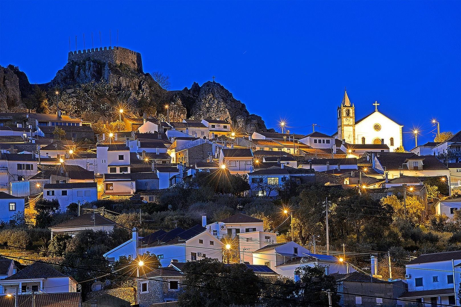 https://mdw-travel-data-us-east-1.s3.amazonaws.com/img/country/Portugal/Penha-Garcia/img_02.jpg