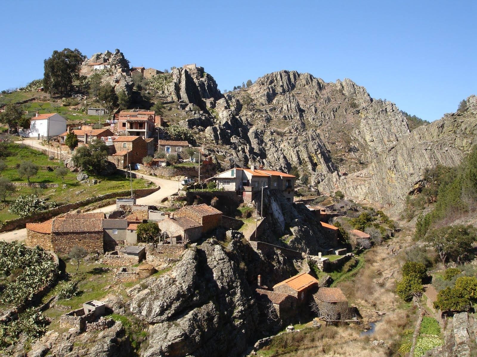 https://mdw-travel-data-us-east-1.s3.amazonaws.com/img/country/Portugal/Penha-Garcia/img_03.jpg