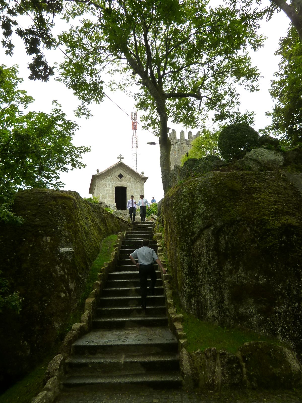 https://mdw-travel-data-us-east-1.s3.amazonaws.com/img/country/Portugal/Penha-Mountain/img_02.jpg
