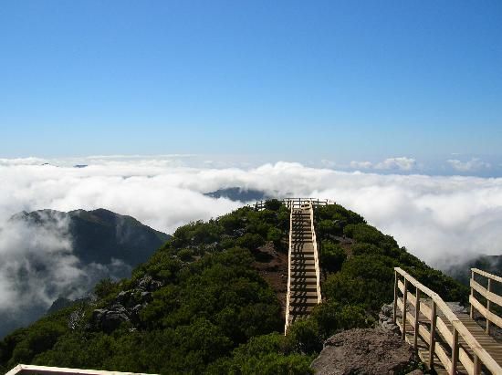 https://mdw-travel-data-us-east-1.s3.amazonaws.com/img/country/Portugal/Pico-Ruivo/img_03.jpg