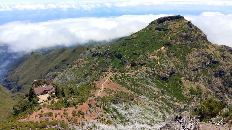 https://mdw-travel-data-us-east-1.s3.amazonaws.com/img/country/Portugal/Pico-Ruivo/img_05.jpg