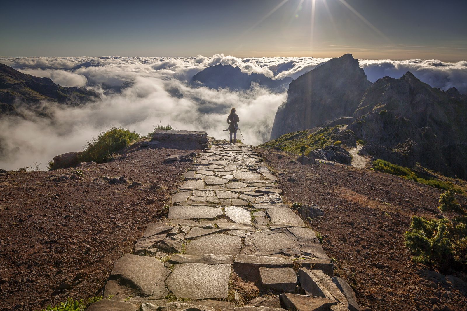 https://mdw-travel-data-us-east-1.s3.amazonaws.com/img/country/Portugal/Pico-do-Arieiro/img_00.jpg