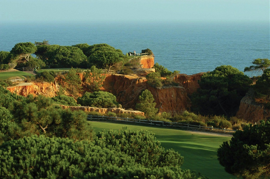 https://mdw-travel-data-us-east-1.s3.amazonaws.com/img/country/Portugal/Pine-Cliffs-Golf-Course/img_02.jpg