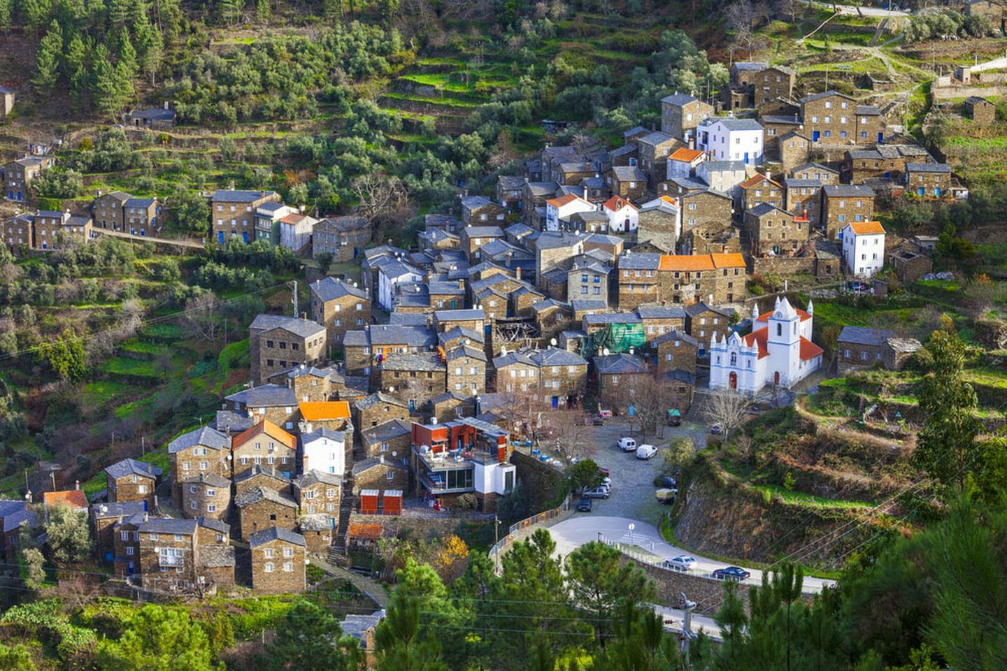 https://mdw-travel-data-us-east-1.s3.amazonaws.com/img/country/Portugal/Piodao/img_03.jpg