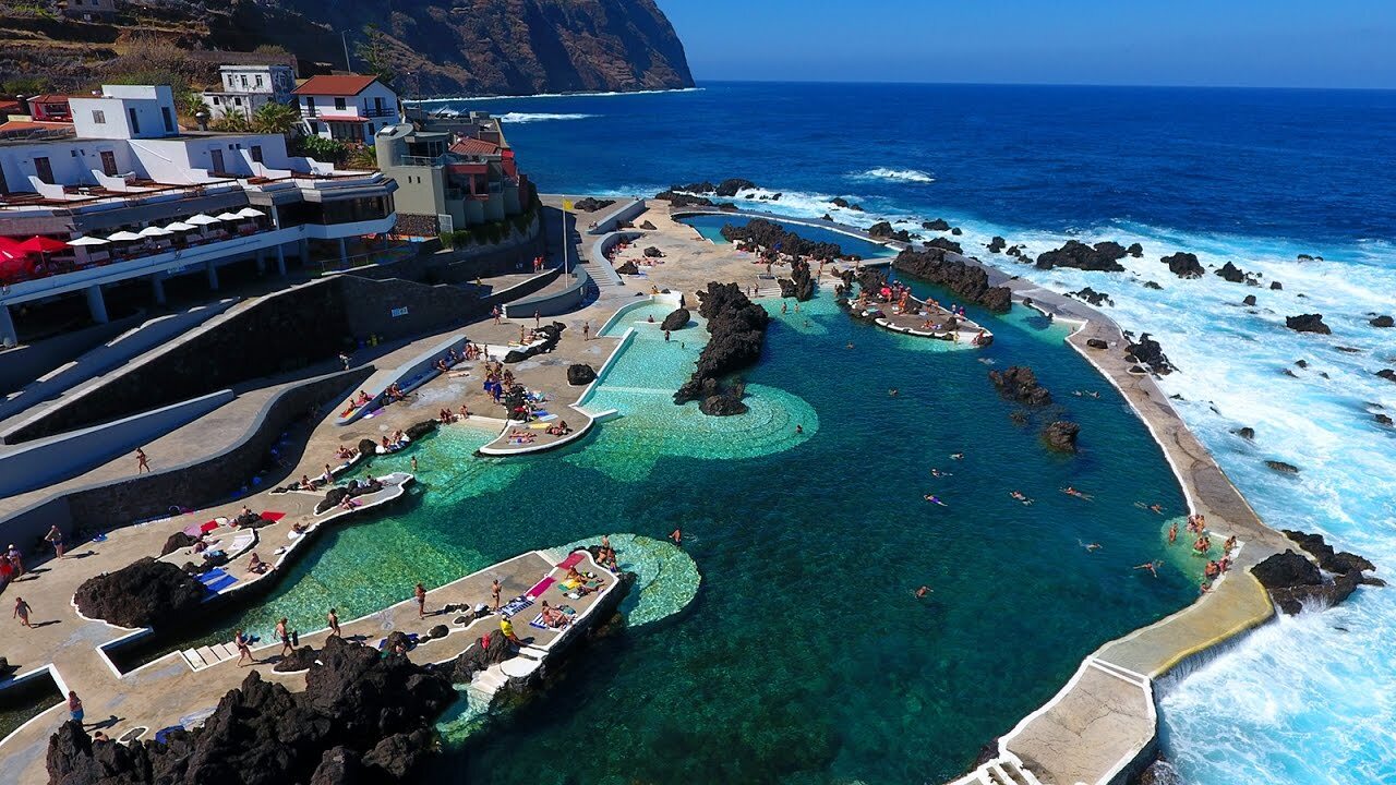 https://mdw-travel-data-us-east-1.s3.amazonaws.com/img/country/Portugal/Piscinas-Naturais-do-Pesqueiro/img_02.jpg