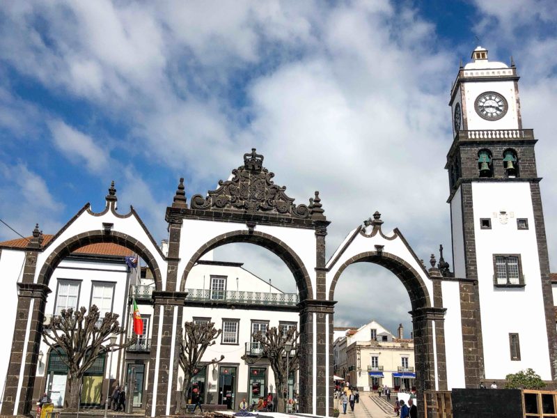 https://mdw-travel-data-us-east-1.s3.amazonaws.com/img/country/Portugal/Ponta-Delgada-City-Gates/img_03.jpg