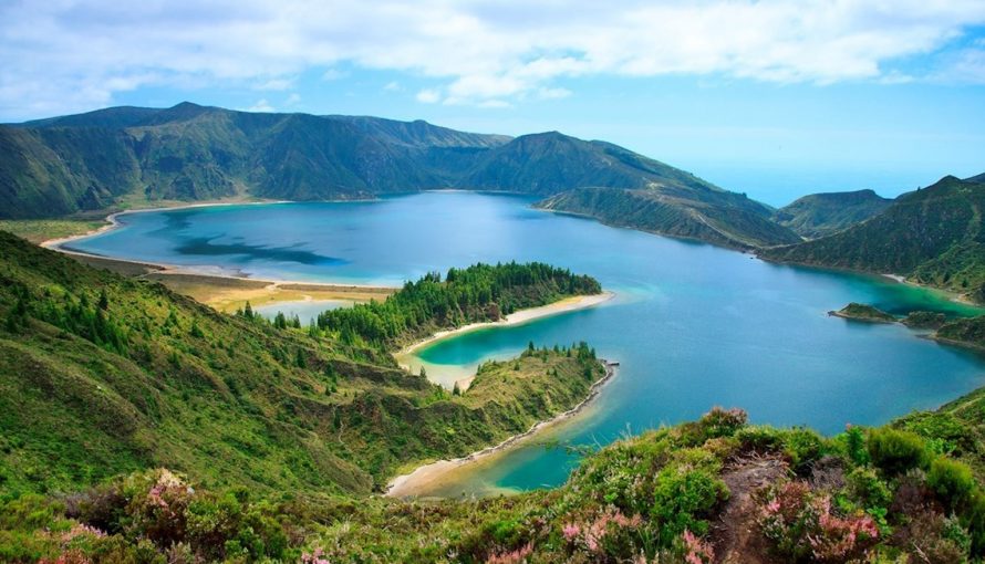 https://mdw-travel-data-us-east-1.s3.amazonaws.com/img/country/Portugal/Ponta-Delgada-Marina/img_03.jpg
