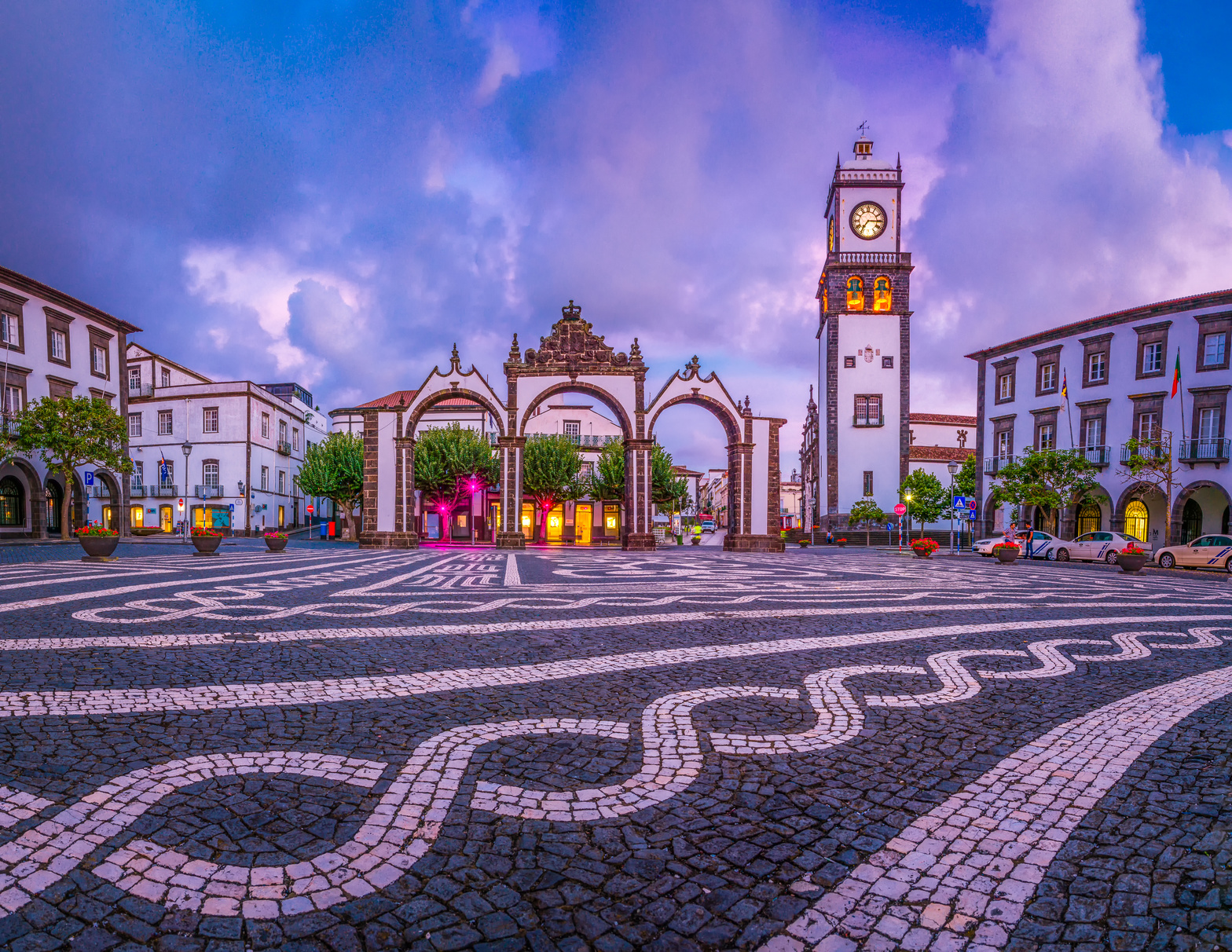 https://mdw-travel-data-us-east-1.s3.amazonaws.com/img/country/Portugal/Ponta-Delgada-Portas-da-Cidade/img_01.jpg