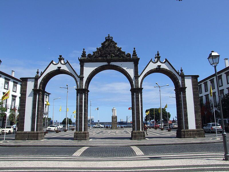 https://mdw-travel-data-us-east-1.s3.amazonaws.com/img/country/Portugal/Ponta-Delgada-Portas-da-Cidade/img_02.jpg