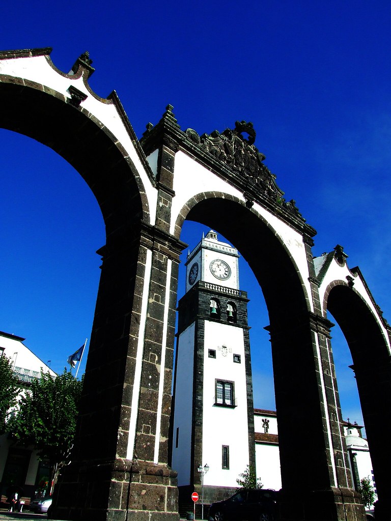 https://mdw-travel-data-us-east-1.s3.amazonaws.com/img/country/Portugal/Ponta-Delgada-Portas-da-Cidade/img_03.jpg