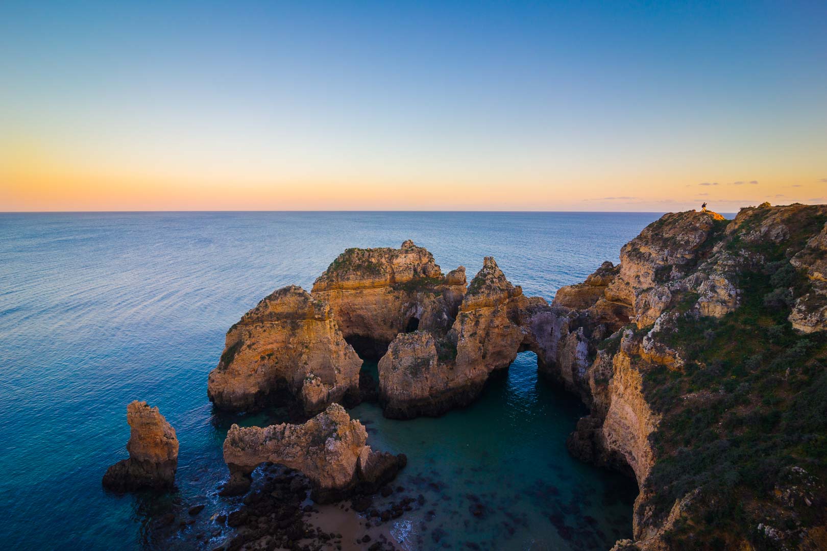 https://mdw-travel-data-us-east-1.s3.amazonaws.com/img/country/Portugal/Ponta-da-Piedade/img_00.jpg