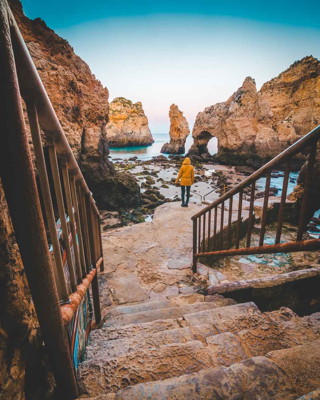 https://mdw-travel-data-us-east-1.s3.amazonaws.com/img/country/Portugal/Ponta-da-Piedade/img_01.jpg
