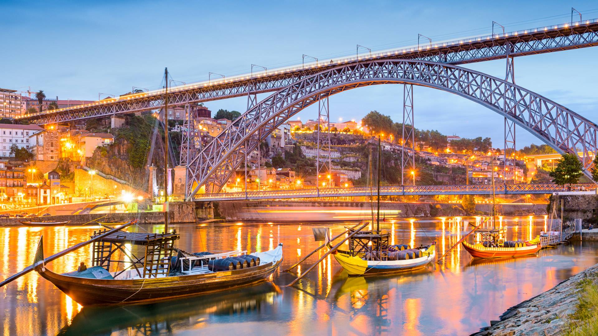 https://mdw-travel-data-us-east-1.s3.amazonaws.com/img/country/Portugal/Ponte-de-Dom-Luis-I/img_01.jpg