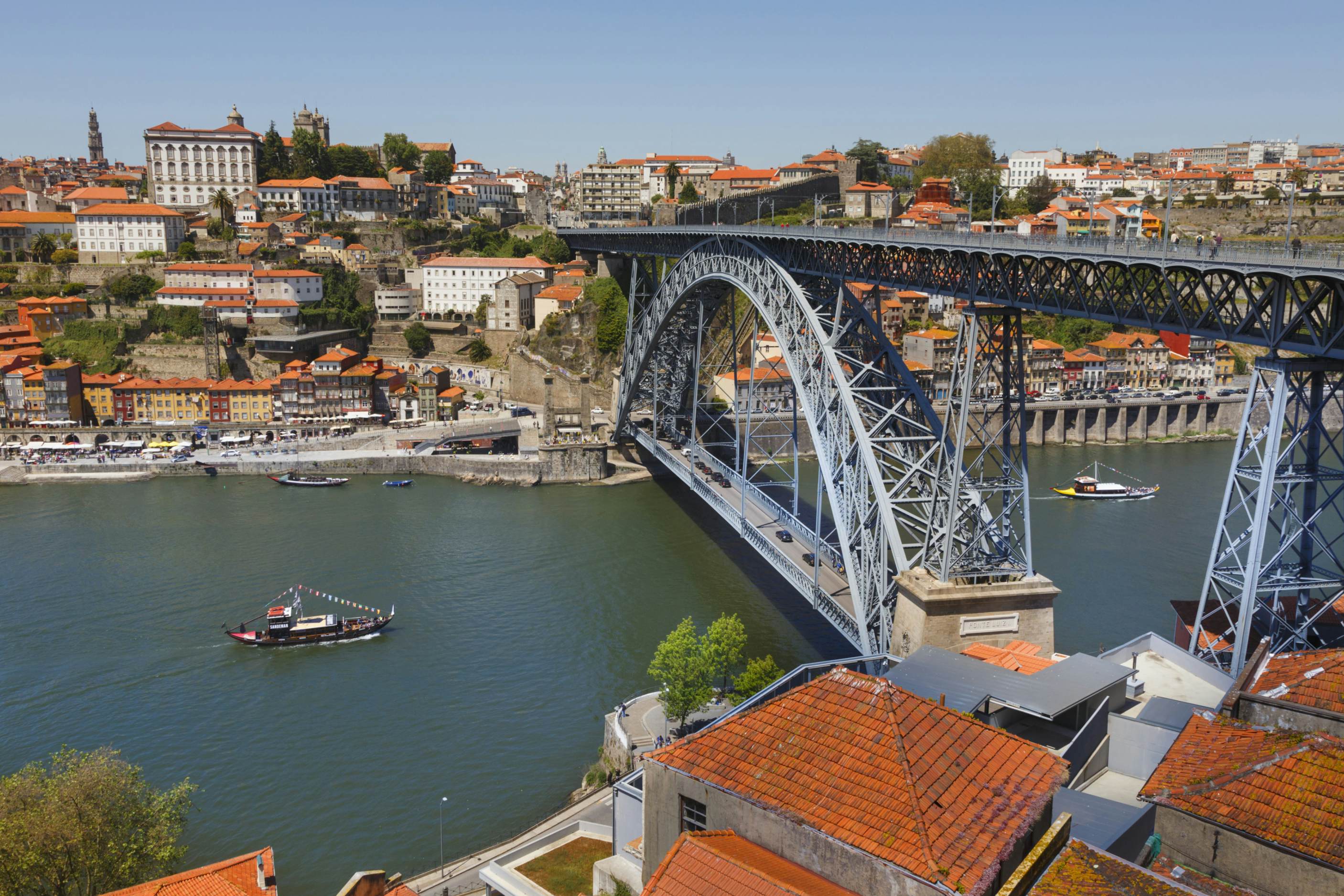 https://mdw-travel-data-us-east-1.s3.amazonaws.com/img/country/Portugal/Ponte-de-Dom-Luis-I/img_02.jpg