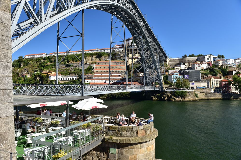 https://mdw-travel-data-us-east-1.s3.amazonaws.com/img/country/Portugal/Ponte-de-Dom-Luis-I/img_03.jpg