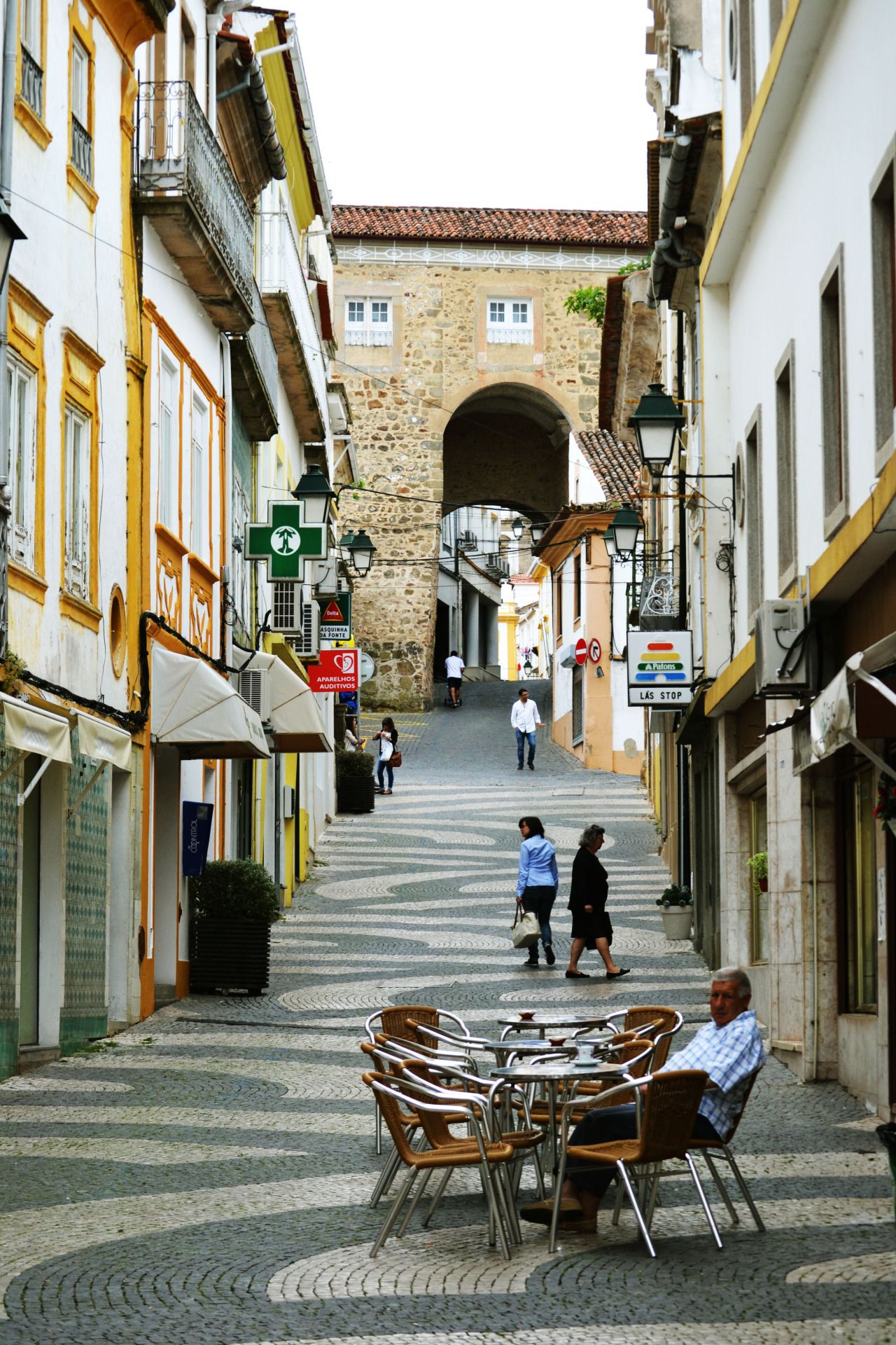 https://mdw-travel-data-us-east-1.s3.amazonaws.com/img/country/Portugal/Portalegre/img_01.jpg