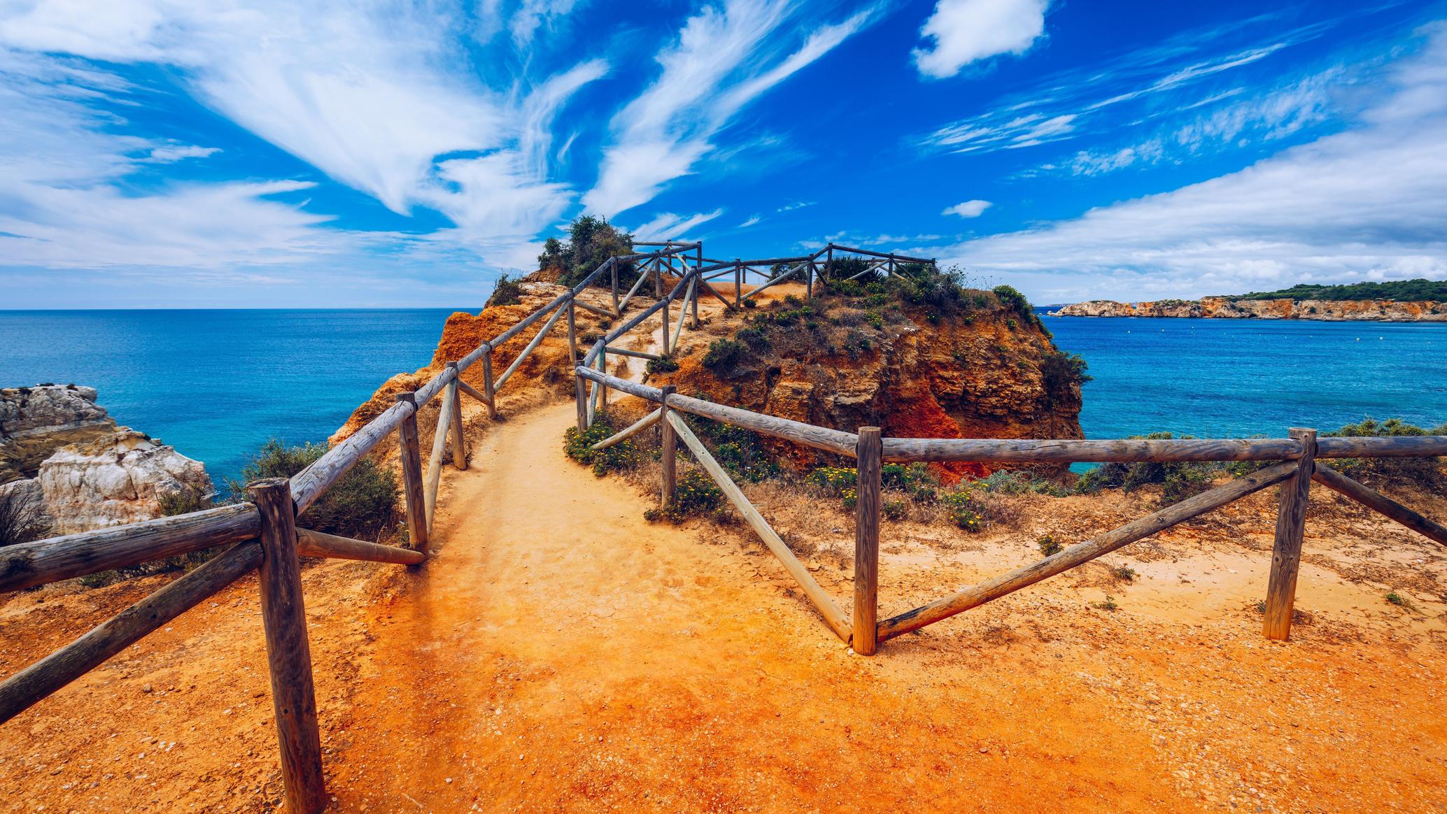 https://mdw-travel-data-us-east-1.s3.amazonaws.com/img/country/Portugal/Portimao-Marina/img_00.jpg
