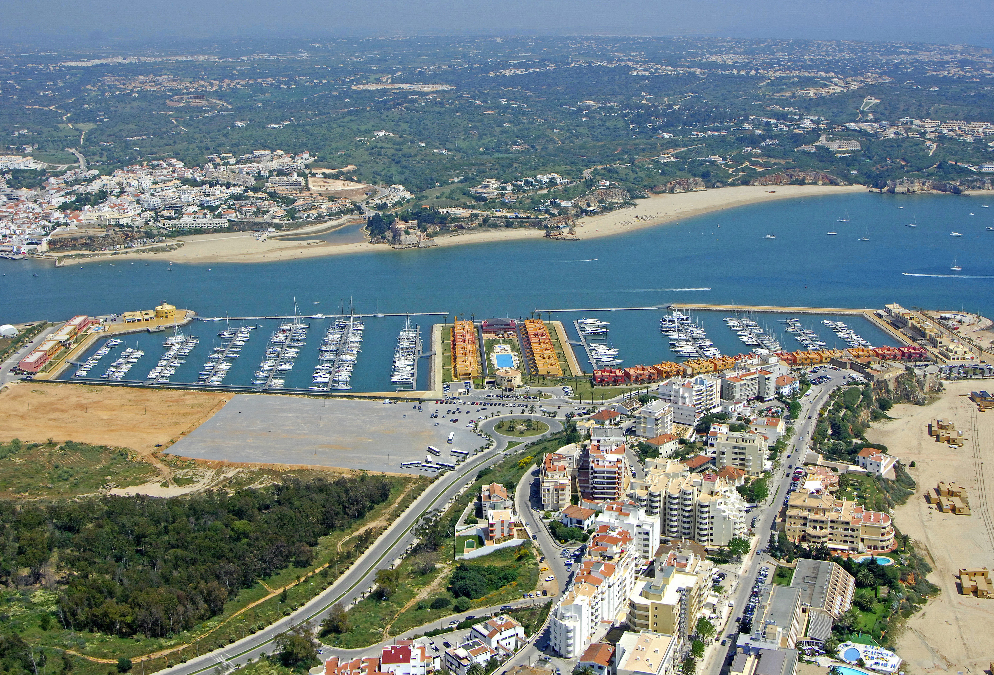 https://mdw-travel-data-us-east-1.s3.amazonaws.com/img/country/Portugal/Portimao-Marina/img_02.jpg