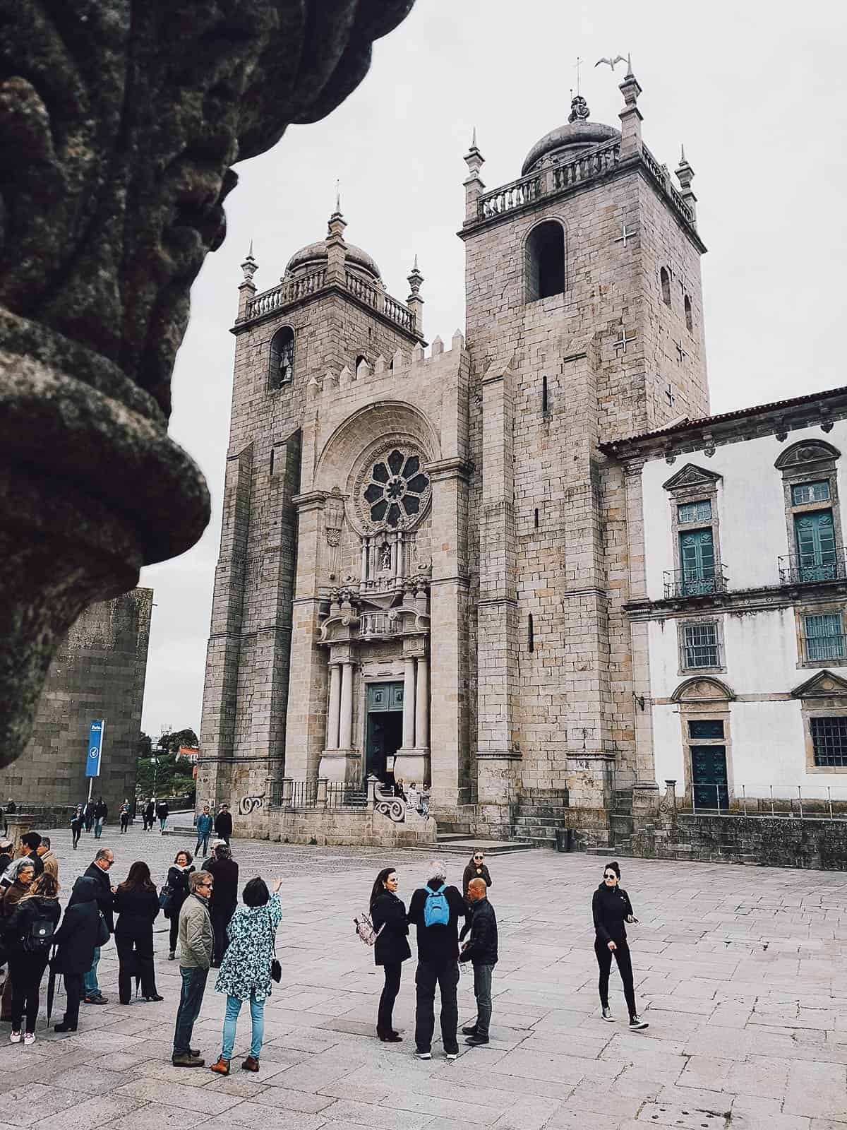 https://mdw-travel-data-us-east-1.s3.amazonaws.com/img/country/Portugal/Porto-Cathedral/img_03.jpg