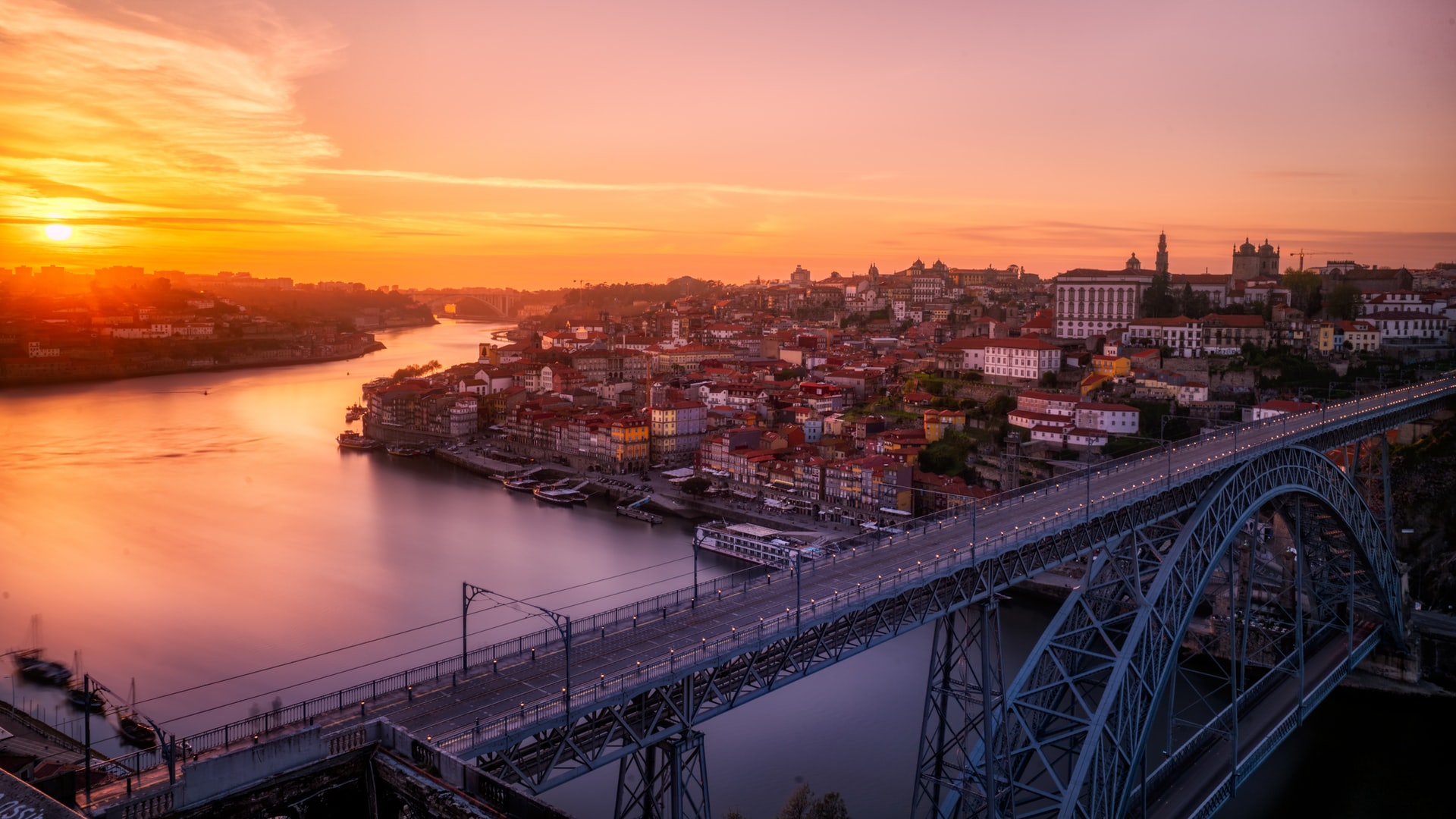 https://mdw-travel-data-us-east-1.s3.amazonaws.com/img/country/Portugal/Porto-Cruz/img_03.jpg