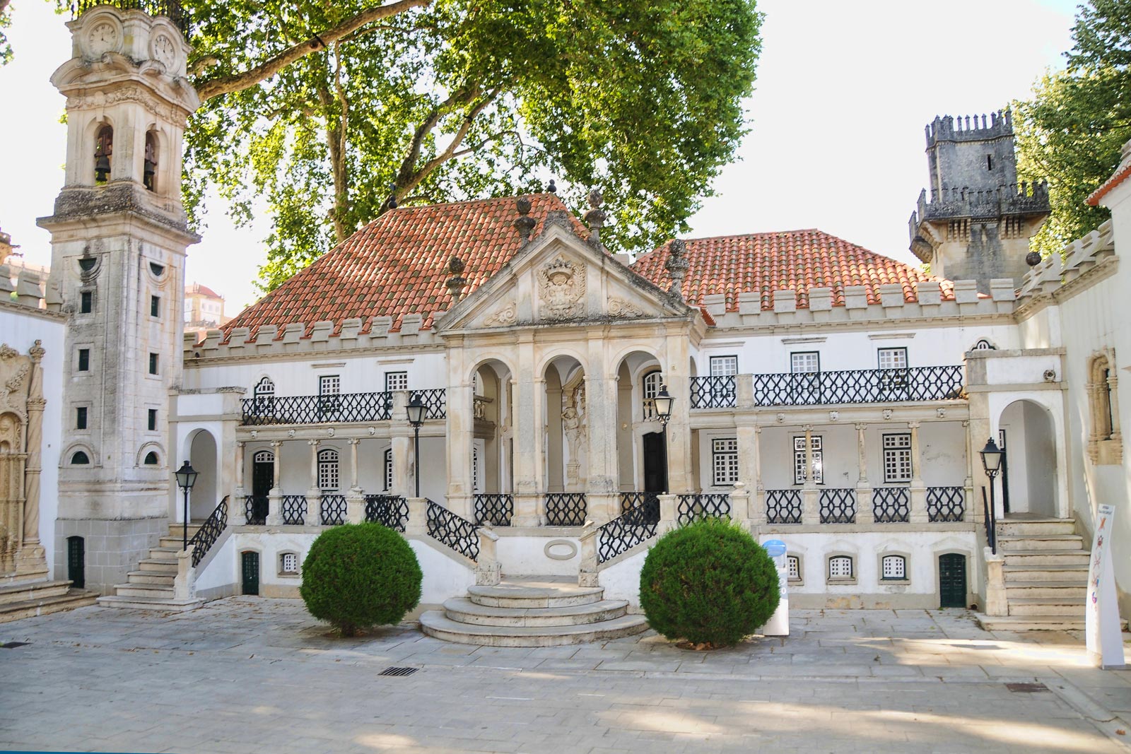 https://mdw-travel-data-us-east-1.s3.amazonaws.com/img/country/Portugal/Portugal-dos-Pequenitos/img_00.jpg