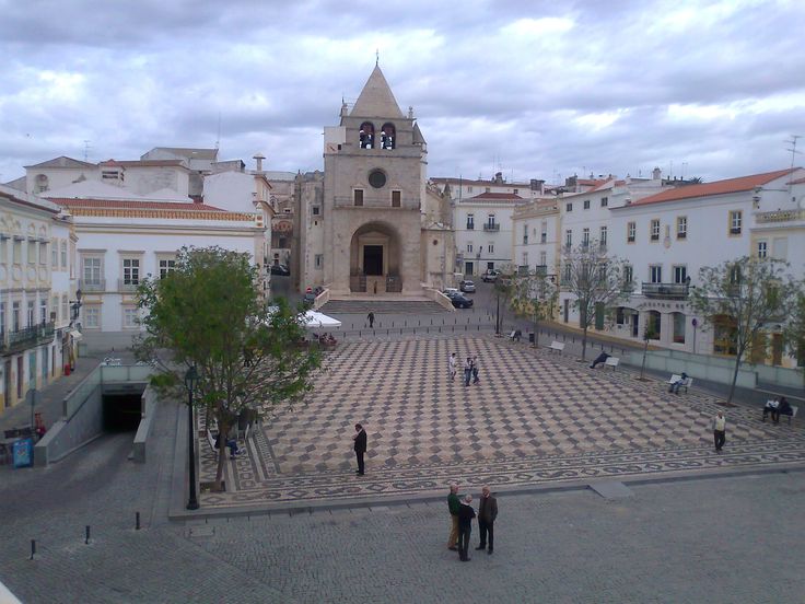 https://mdw-travel-data-us-east-1.s3.amazonaws.com/img/country/Portugal/Praca-da-Republica/img_03.jpg