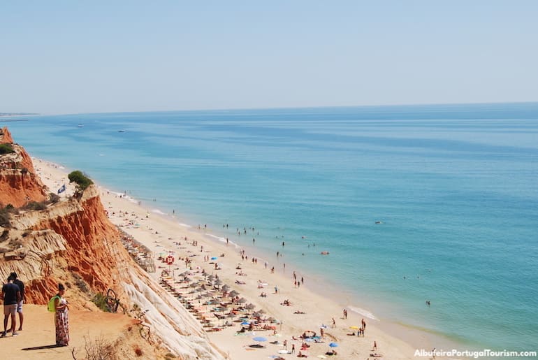 https://mdw-travel-data-us-east-1.s3.amazonaws.com/img/country/Portugal/Praia-da-Falesia-Nascente/img_01.jpg