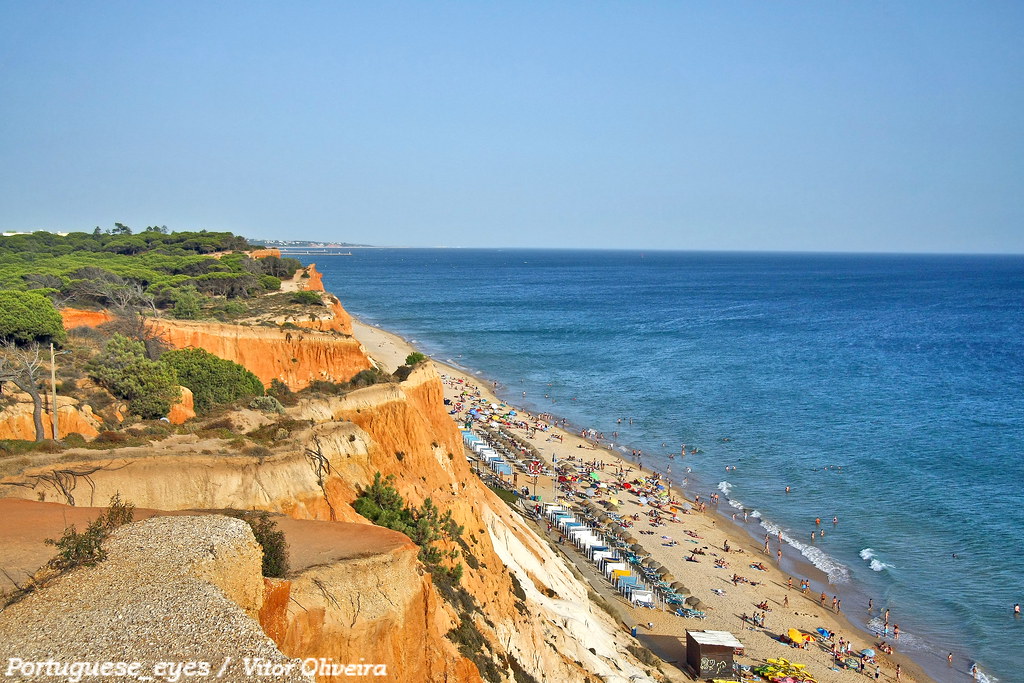 https://mdw-travel-data-us-east-1.s3.amazonaws.com/img/country/Portugal/Praia-da-Falesia/img_02.jpg
