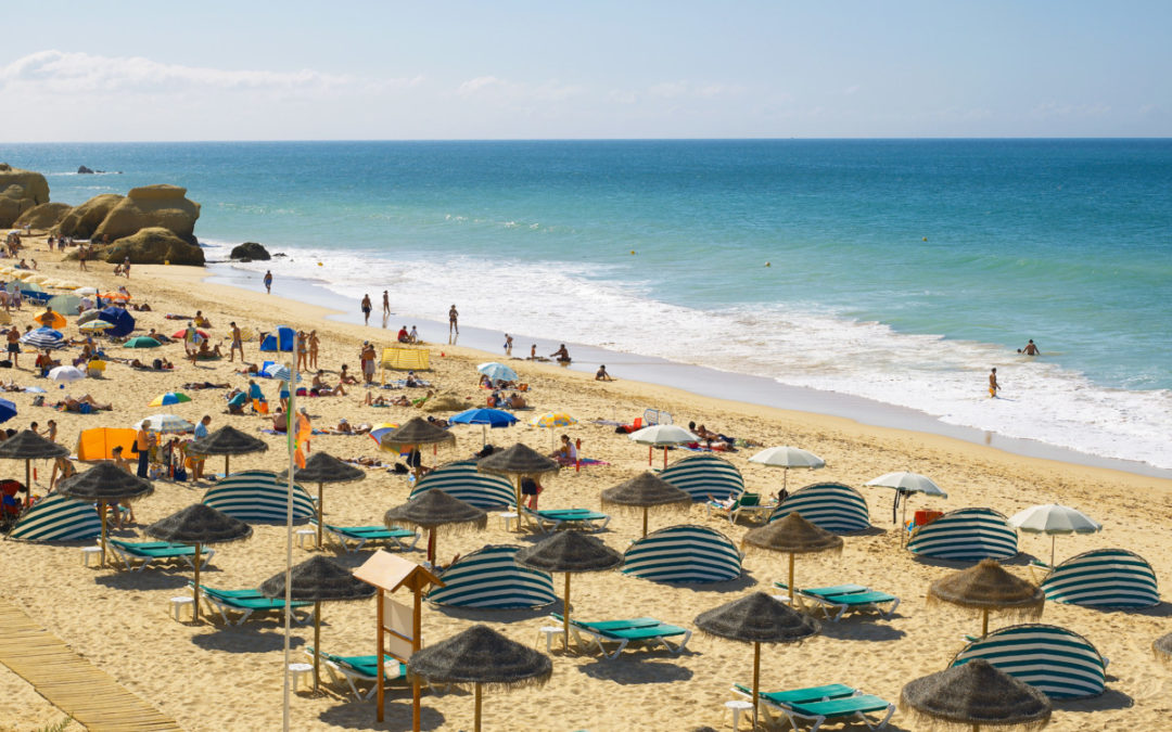 https://mdw-travel-data-us-east-1.s3.amazonaws.com/img/country/Portugal/Praia-da-Gale/img_01.jpg