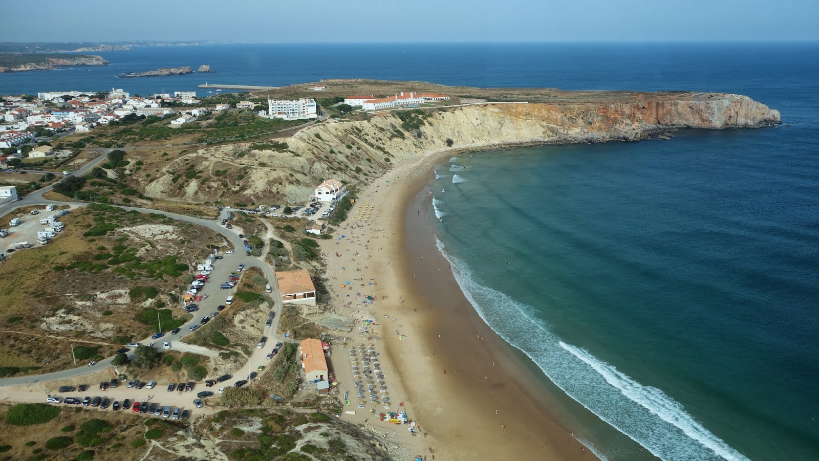https://mdw-travel-data-us-east-1.s3.amazonaws.com/img/country/Portugal/Praia-da-Mareta/img_03.jpg