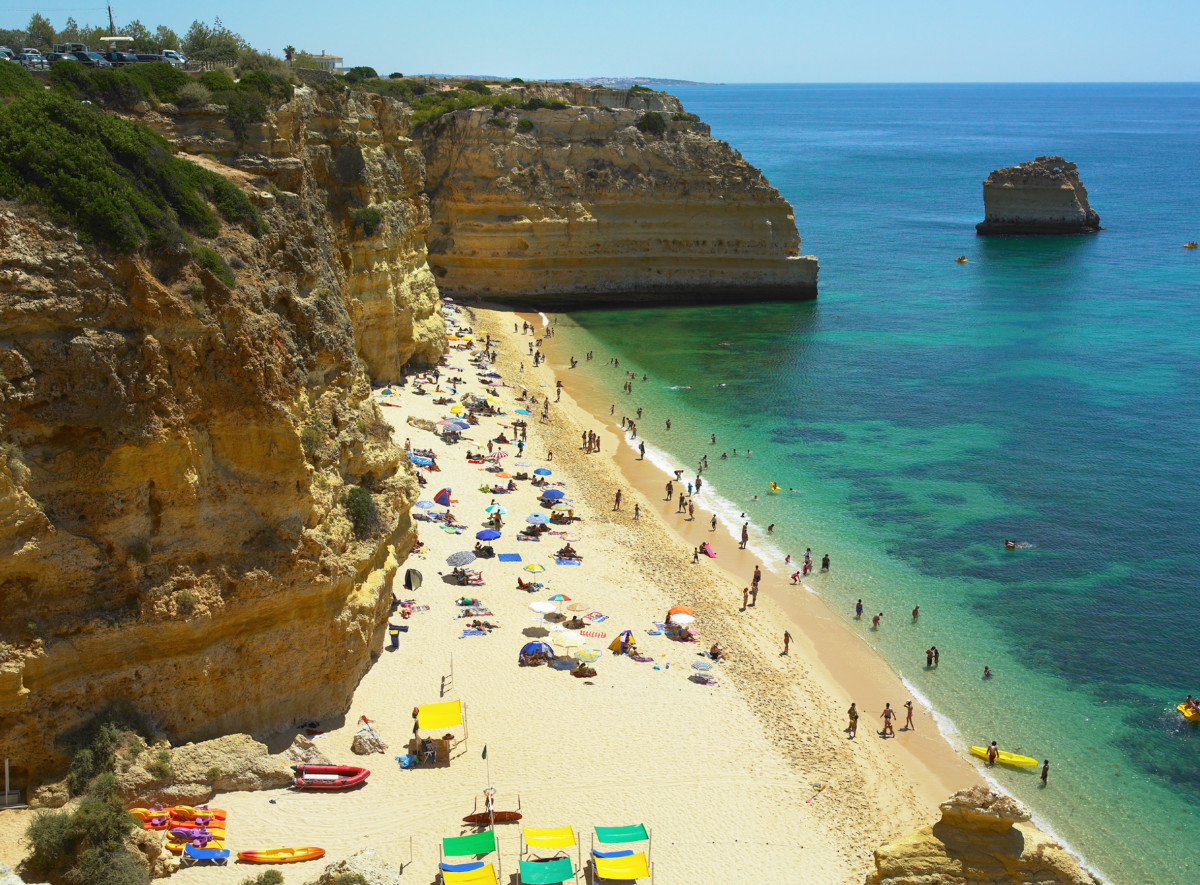 https://mdw-travel-data-us-east-1.s3.amazonaws.com/img/country/Portugal/Praia-da-Marinha/img_02.jpg