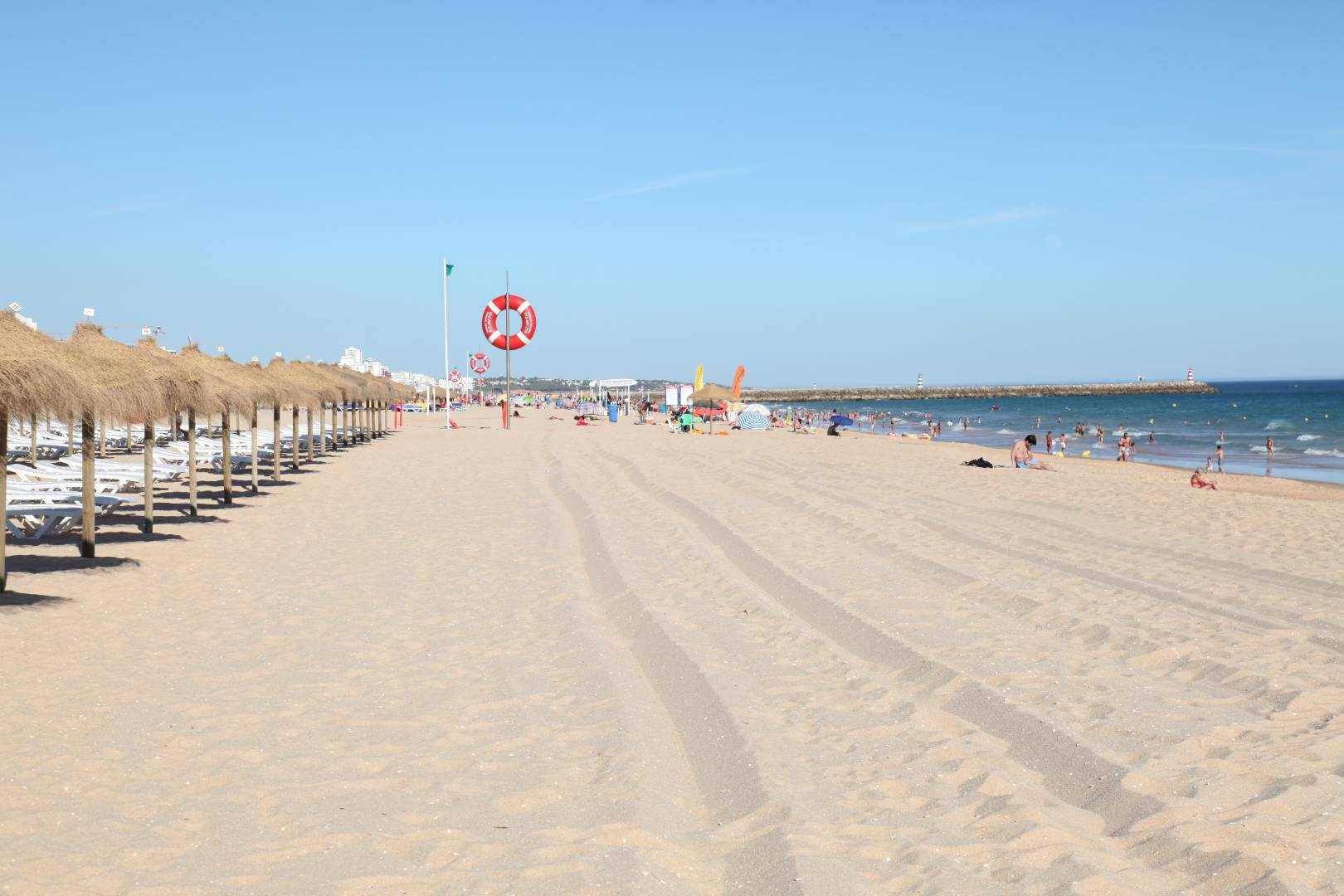 https://mdw-travel-data-us-east-1.s3.amazonaws.com/img/country/Portugal/Praia-da-Rocha-Baixinha-Nascente/img_00.jpg
