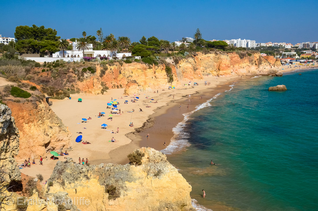https://mdw-travel-data-us-east-1.s3.amazonaws.com/img/country/Portugal/Praia-da-Rocha/img_01.jpg