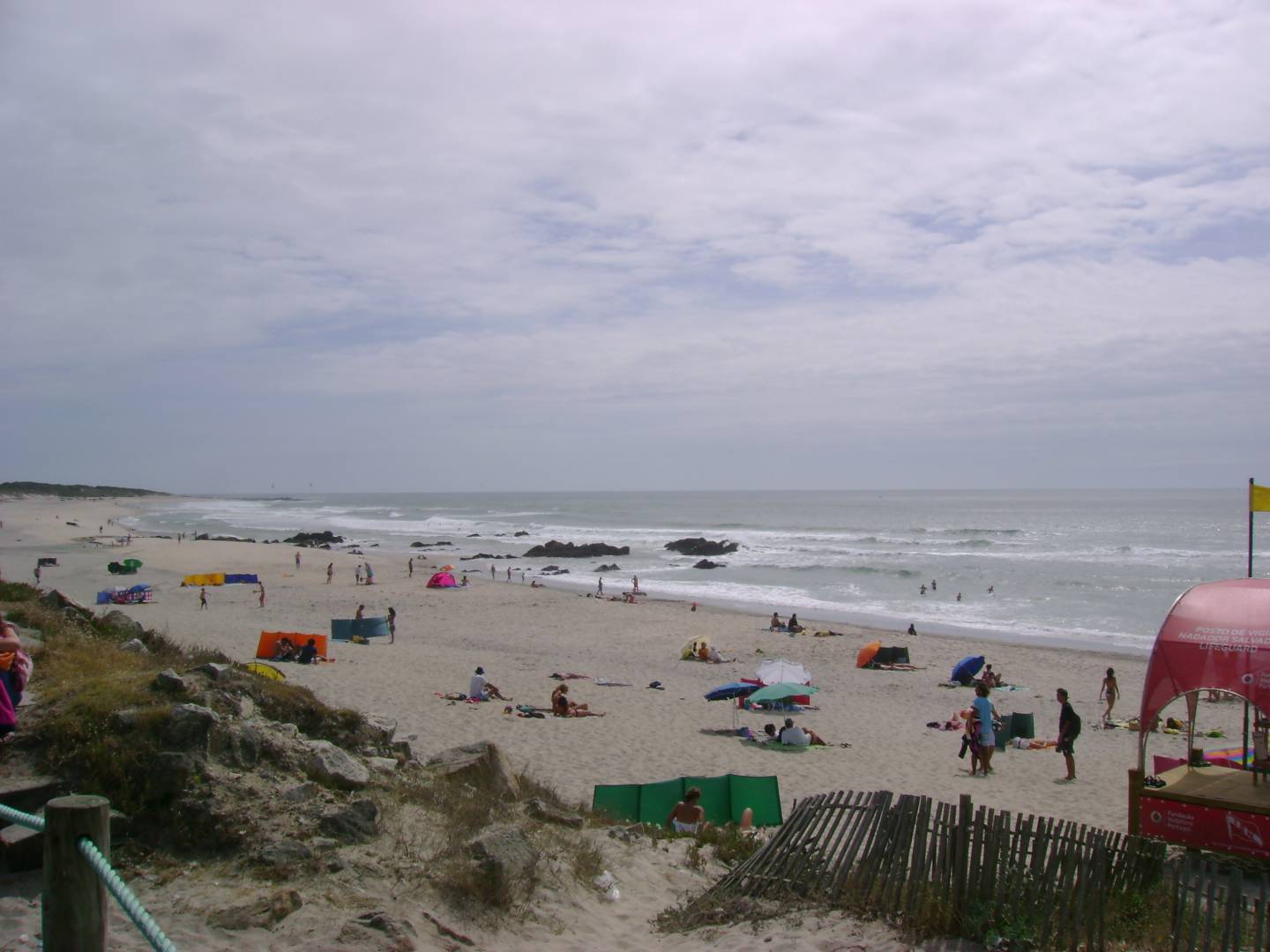https://mdw-travel-data-us-east-1.s3.amazonaws.com/img/country/Portugal/Praia-de-Afife/img_01.jpg