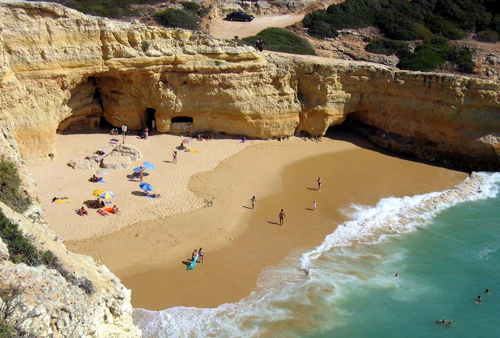 https://mdw-travel-data-us-east-1.s3.amazonaws.com/img/country/Portugal/Praia-de-Benagil/img_01.jpg