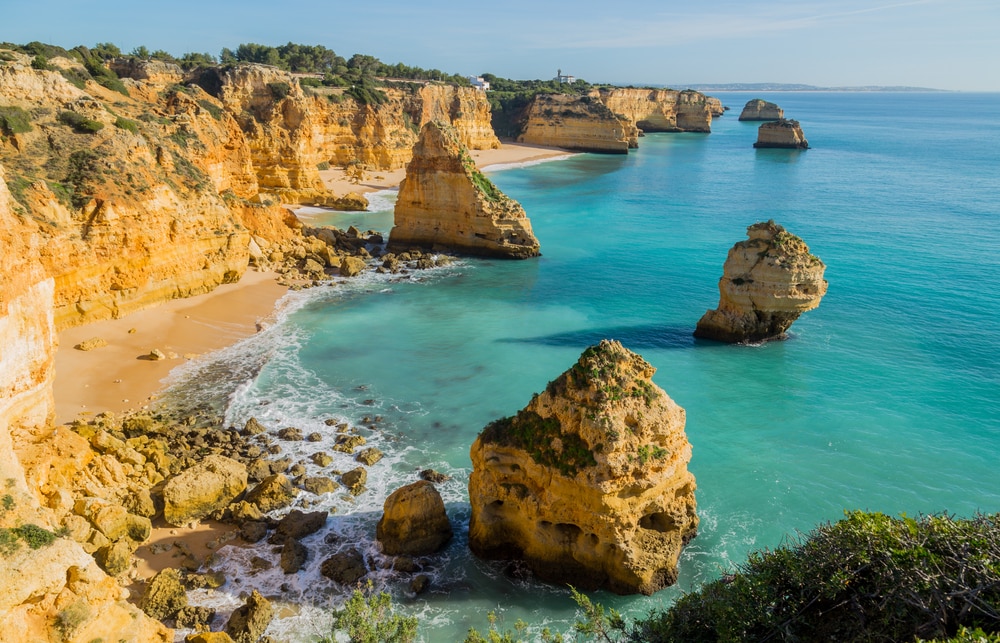 https://mdw-travel-data-us-east-1.s3.amazonaws.com/img/country/Portugal/Praia-de-Benagil/img_05.jpg