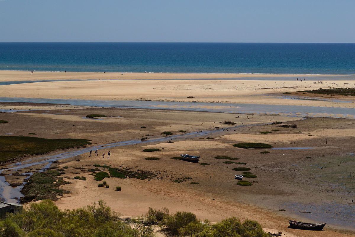 https://mdw-travel-data-us-east-1.s3.amazonaws.com/img/country/Portugal/Praia-de-Cacela-Velha/img_01.jpg