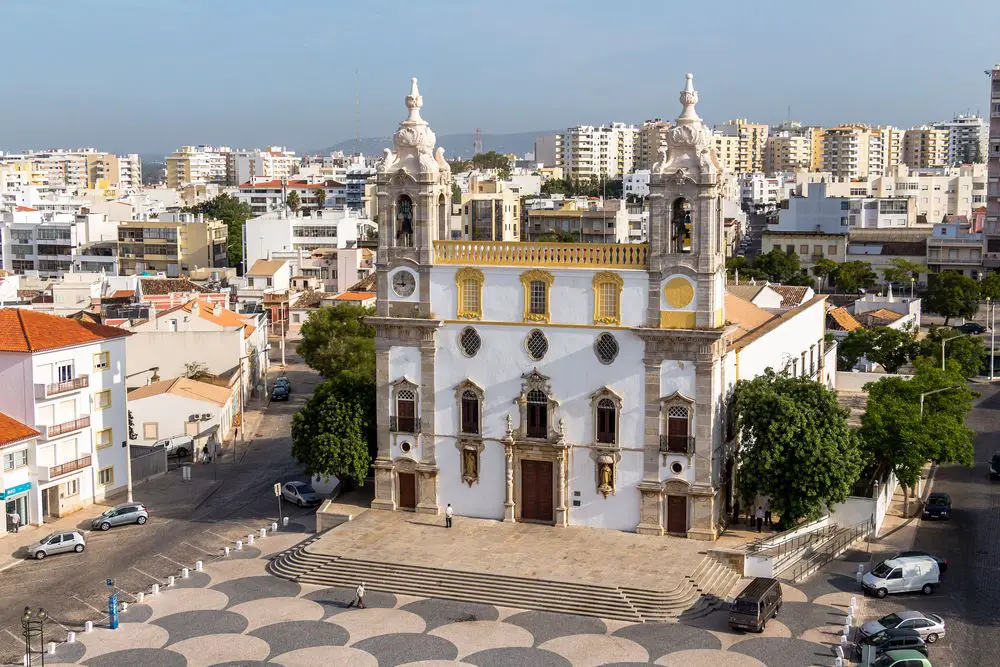 https://mdw-travel-data-us-east-1.s3.amazonaws.com/img/country/Portugal/Praia-de-Faro/img_01.jpg