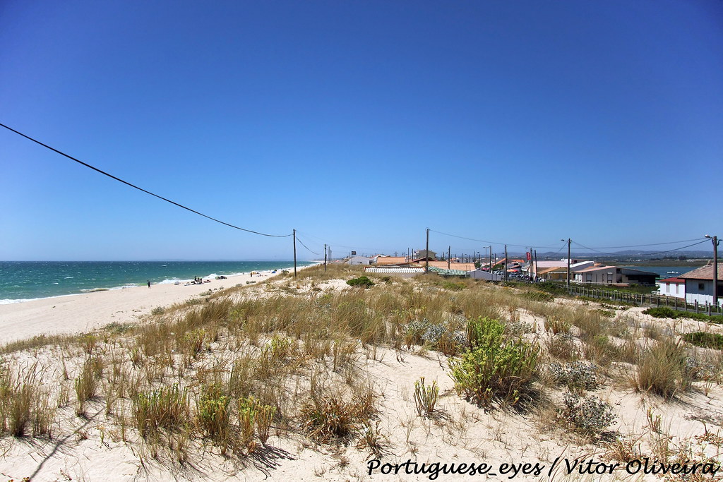 https://mdw-travel-data-us-east-1.s3.amazonaws.com/img/country/Portugal/Praia-de-Faro/img_04.jpg