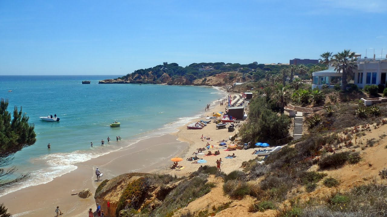 https://mdw-travel-data-us-east-1.s3.amazonaws.com/img/country/Portugal/Praia-de-Santa-Eulalia/img_01.jpg