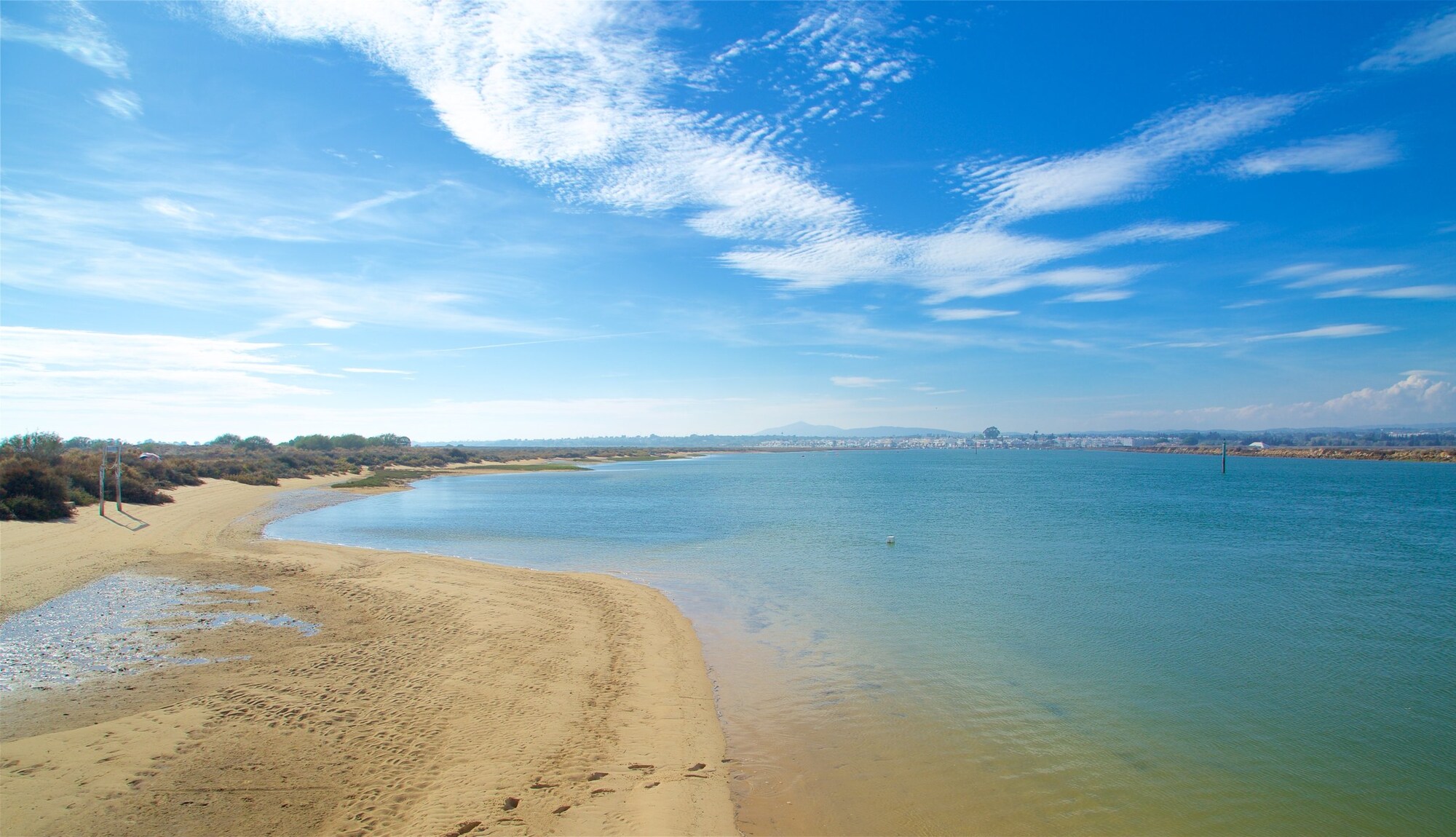 https://mdw-travel-data-us-east-1.s3.amazonaws.com/img/country/Portugal/Praia-de-Tavira/img_01.jpg