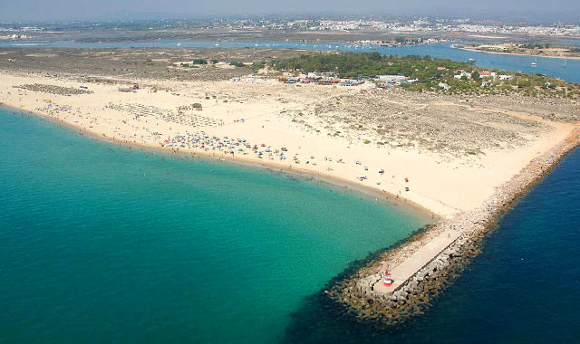 https://mdw-travel-data-us-east-1.s3.amazonaws.com/img/country/Portugal/Praia-de-Tavira/img_02.jpg
