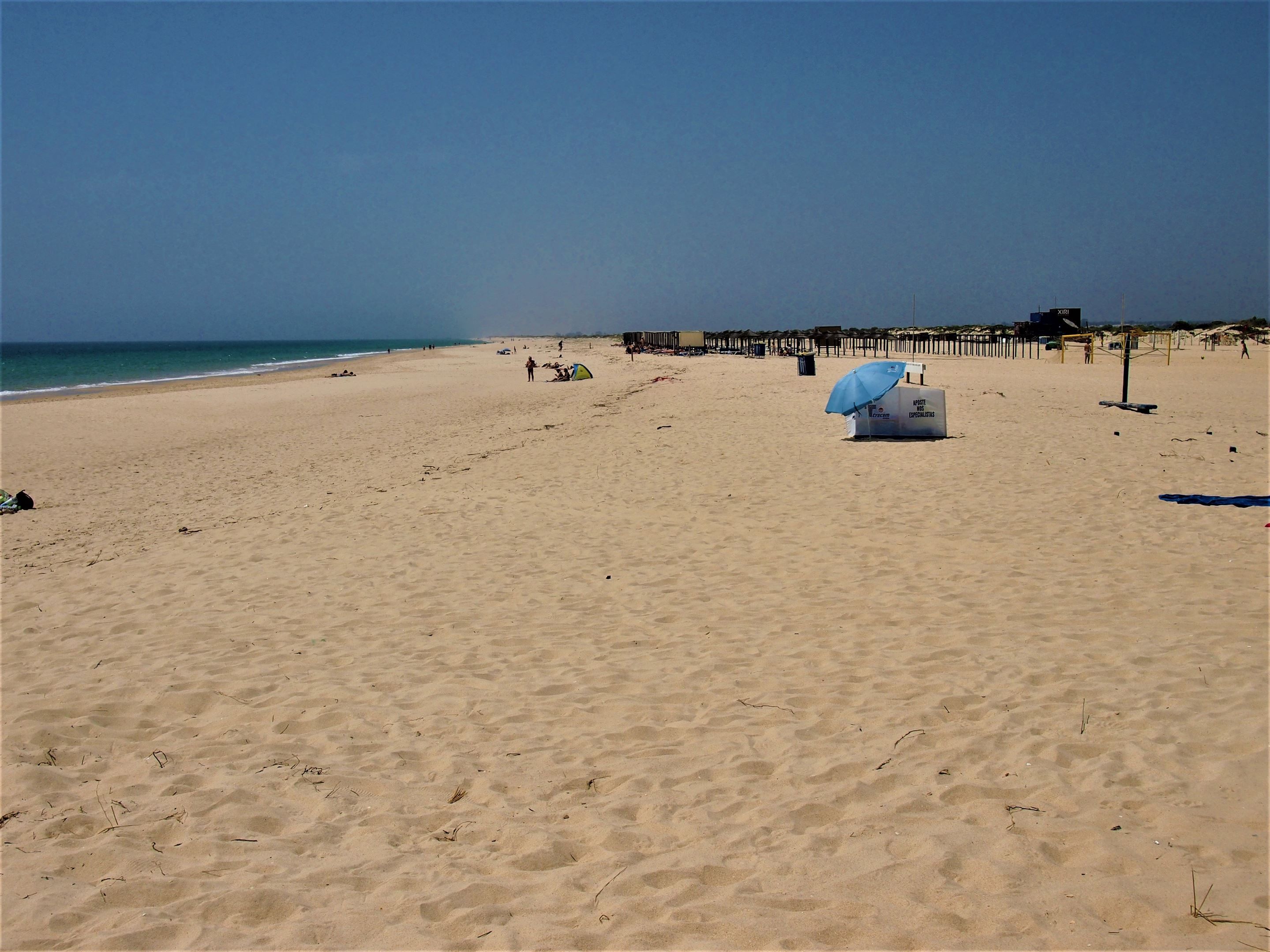 https://mdw-travel-data-us-east-1.s3.amazonaws.com/img/country/Portugal/Praia-de-Tavira/img_05.jpg