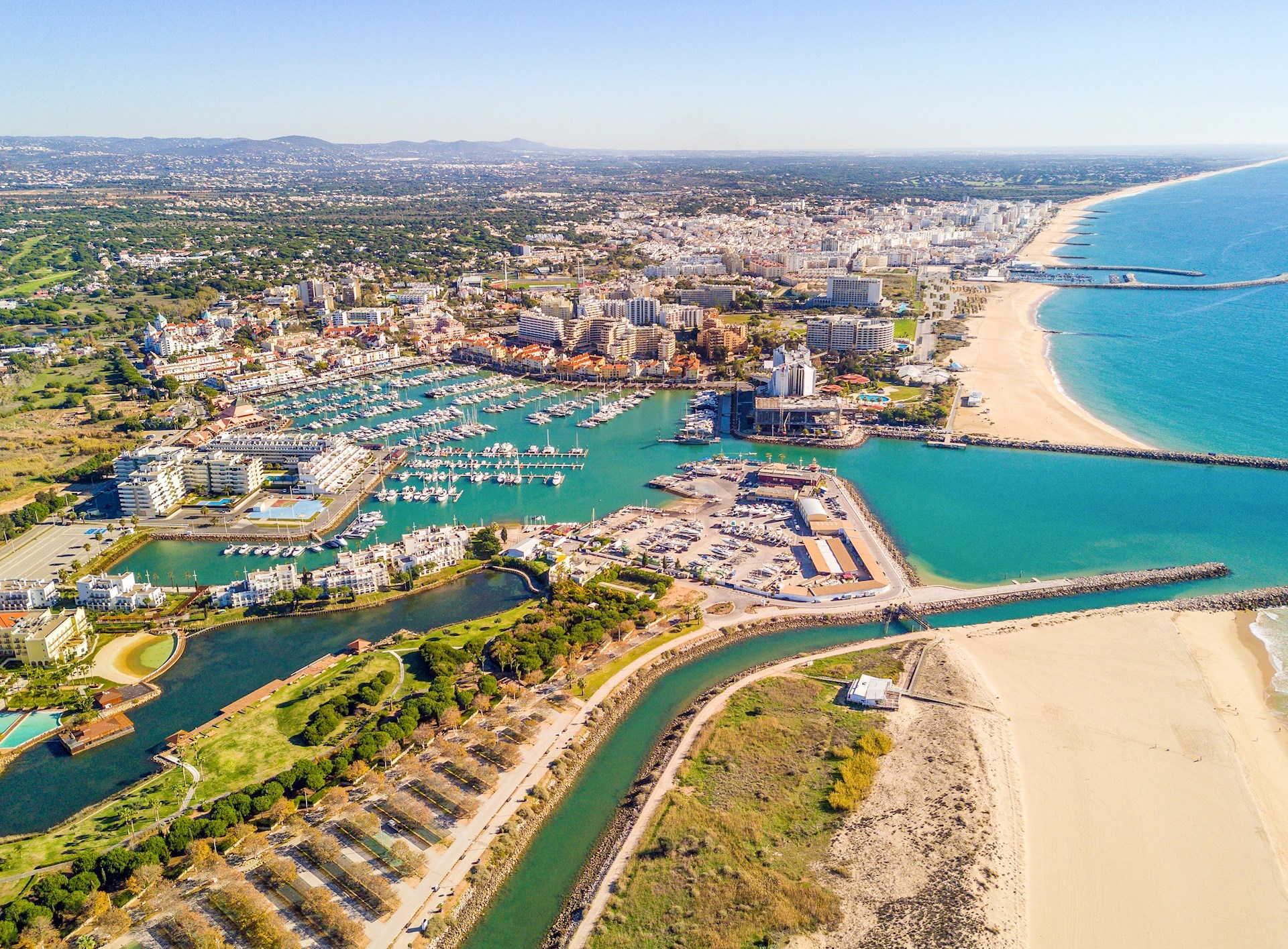 https://mdw-travel-data-us-east-1.s3.amazonaws.com/img/country/Portugal/Praia-de-Vilamoura/img_01.jpg