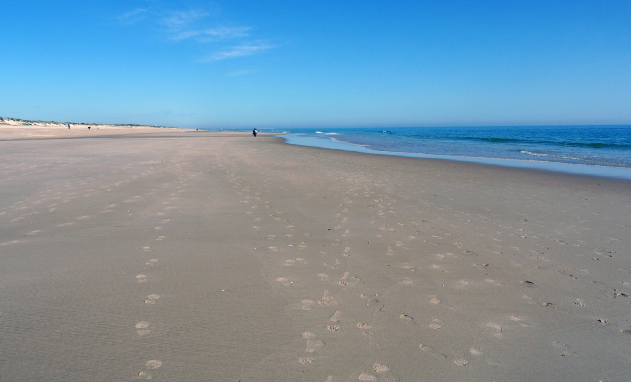 https://mdw-travel-data-us-east-1.s3.amazonaws.com/img/country/Portugal/Praia-do-Barril/img_01.jpg