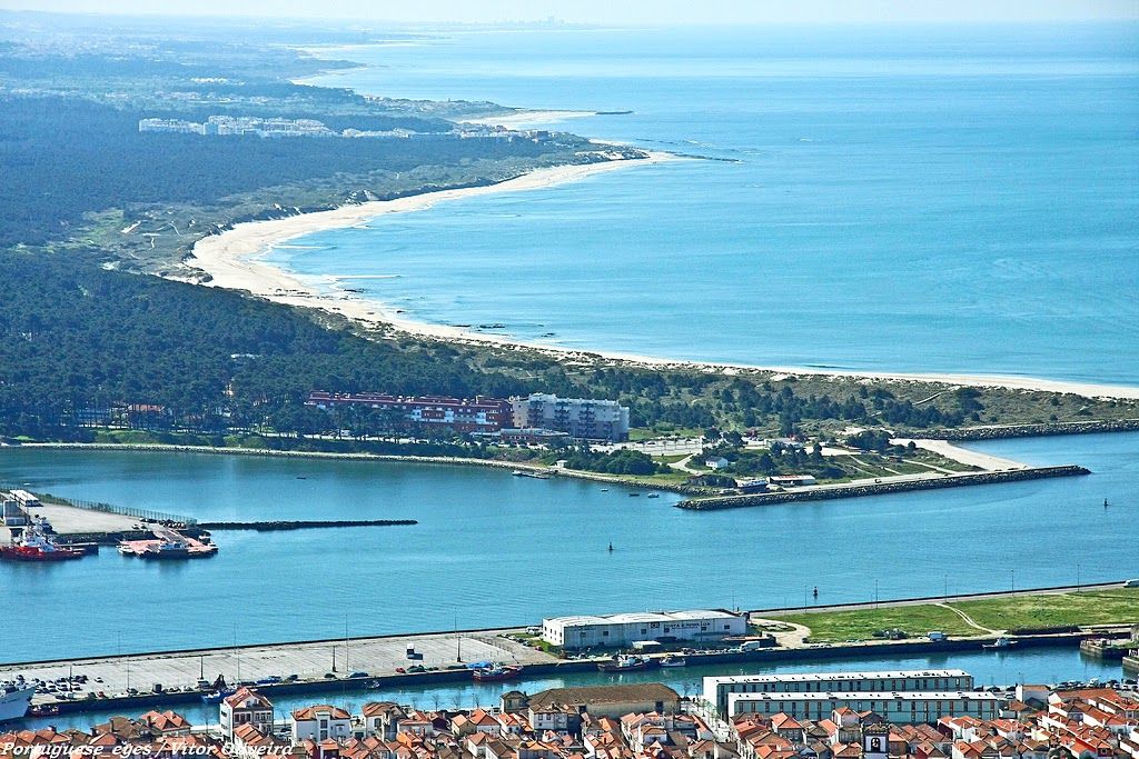 https://mdw-travel-data-us-east-1.s3.amazonaws.com/img/country/Portugal/Praia-do-Cabedelo/img_01.jpg