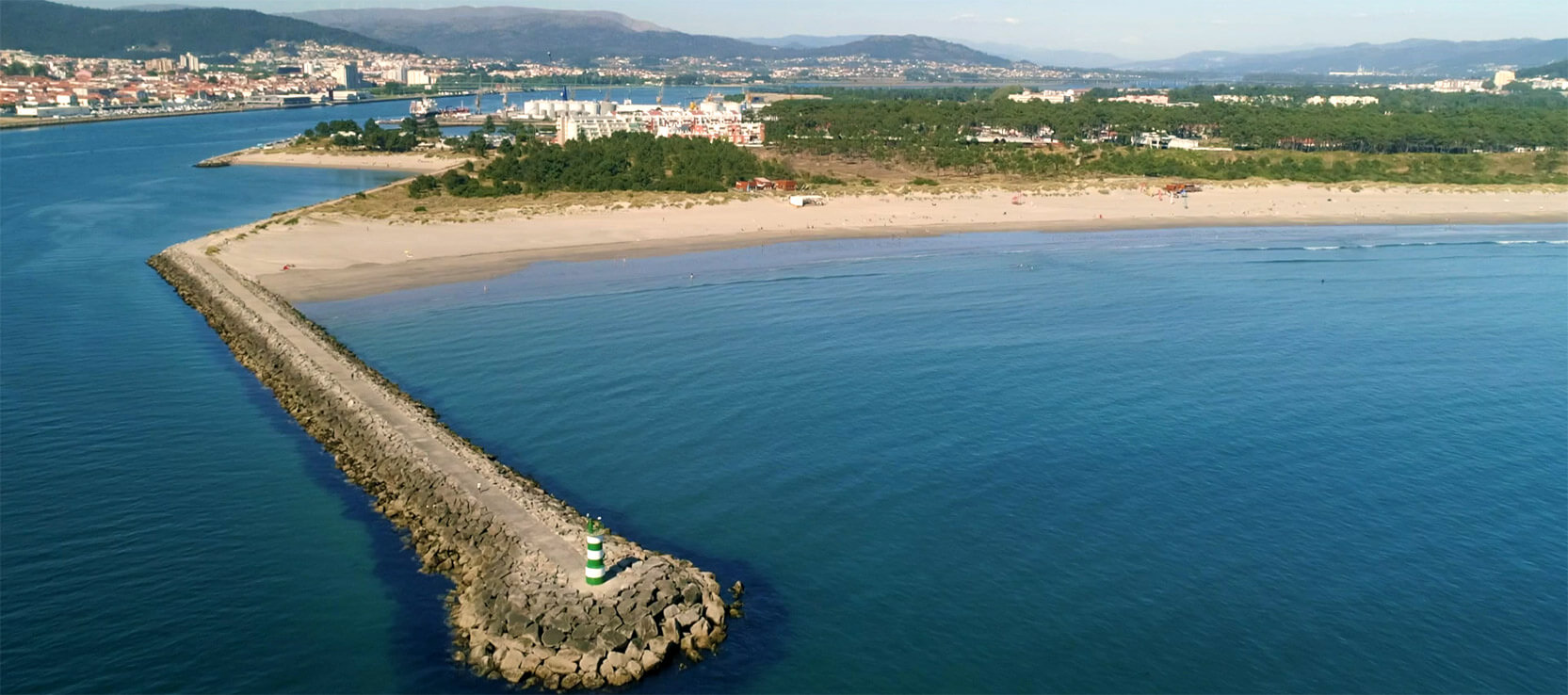 https://mdw-travel-data-us-east-1.s3.amazonaws.com/img/country/Portugal/Praia-do-Cabedelo/img_03.jpg