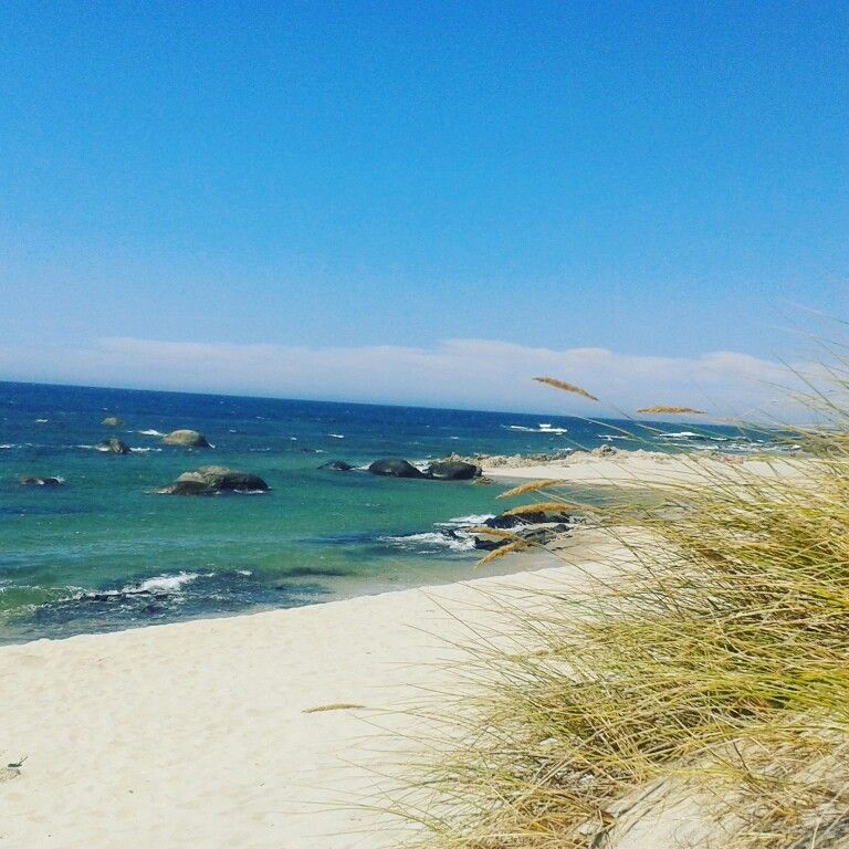 https://mdw-travel-data-us-east-1.s3.amazonaws.com/img/country/Portugal/Praia-do-Carreco/img_02.jpg